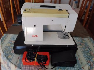 Máquina de coser Alfa