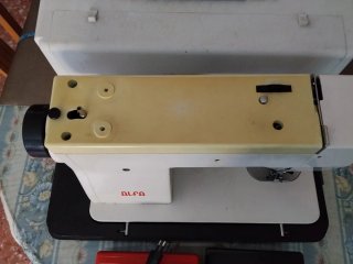 Máquina de coser Alfa