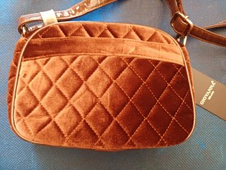 NUEVO! BOLSO TERCIOPELO MARRÓN GIOVANNA MILANO. Si