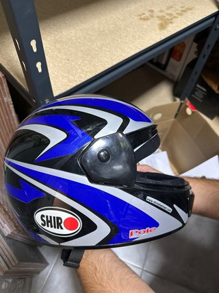 Casco de moto azul y negro