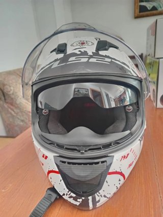 Casco Moto Integral LS2 Blanco, negro y rojo
