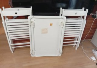 Mesa y 4 Sillas Blancas Plegables
