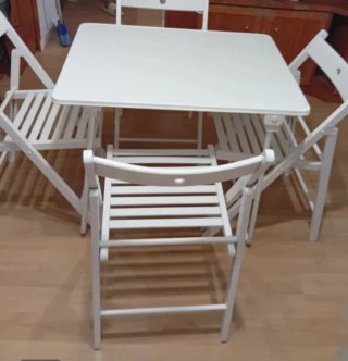 Mesa y 4 Sillas Blancas Plegables