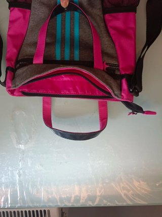 Bolso Adidas bandolera gris y rosa