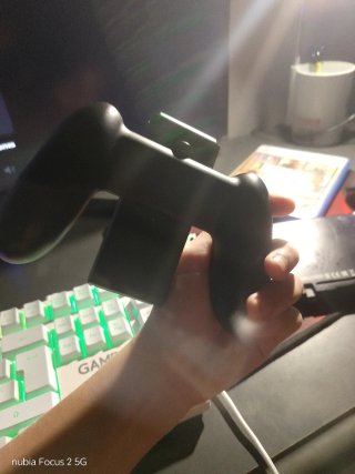 Nintendo Switch Negra con Joysticks Verdes
