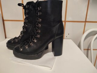 Botas Mari Paz negras con cordones