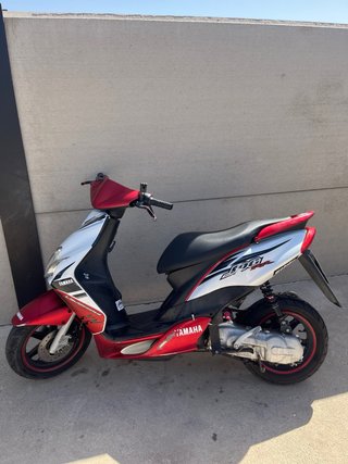 Yamaha Jog RR Roja y Blanca
