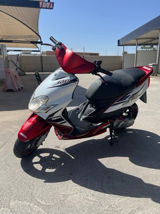 Yamaha Jog RR Roja y Blanca