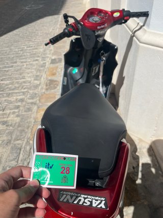 Yamaha Jog RR Roja y Blanca