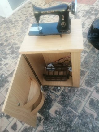 Máquina de coser Alfa antigua