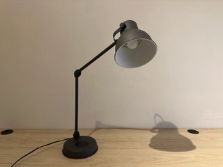 Lámpara de mesa Hektar Negra