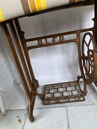 Máquina de coser antigua Alfa