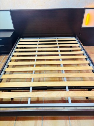 Cama Matrimonio 150cm Madera y Metal y 2 mesillas.