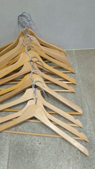 Lote 12 Perchas Madera Natural