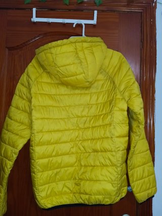 Chaqueta  hombre acolchada amarilla con capucha