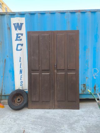 Puerta doble de madera maciza