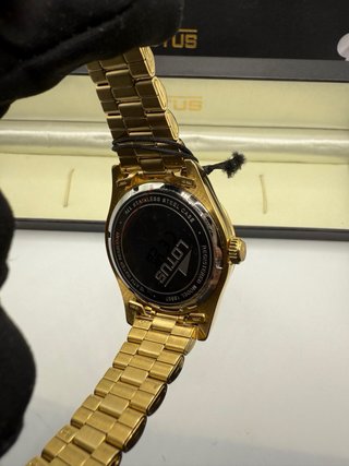 Reloj Lotus Dorado