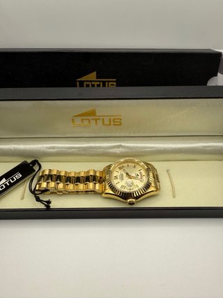 Reloj Lotus Dorado