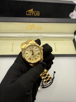 Reloj Lotus Dorado