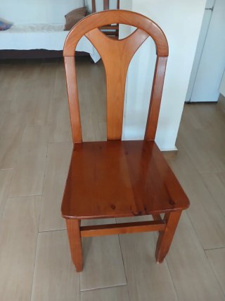4 Sillas de madera