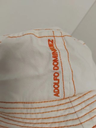 Gorro de Adolfo Dominguez estilo pescador