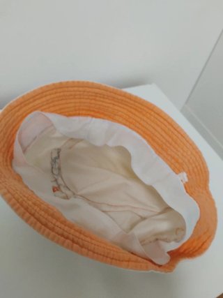 Gorro de Adolfo Dominguez estilo pescador