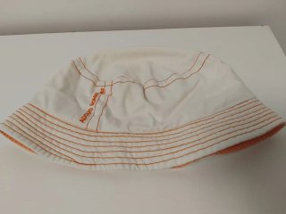 Gorro de Adolfo Dominguez estilo pescador