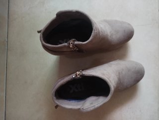 Botines cuña beige con cremallera