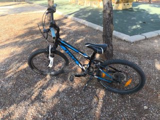 Bicicleta Trek MT60 20" Azul y Negra
