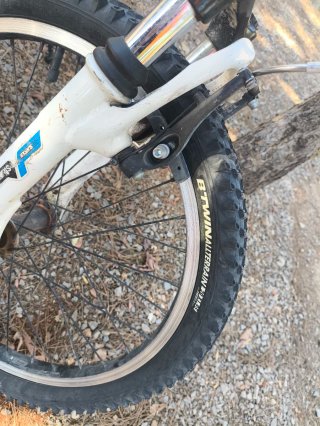 Bicicleta Trek MT60 20" Azul y Negra