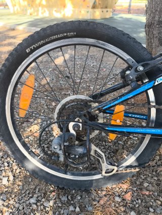 Bicicleta Trek MT60 20" Azul y Negra