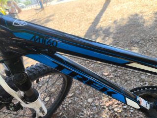 Bicicleta Trek MT60 20" Azul y Negra