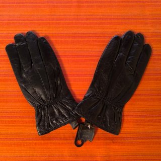 Guantes de piel negra nuevos