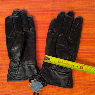 Guantes de piel negra nuevos