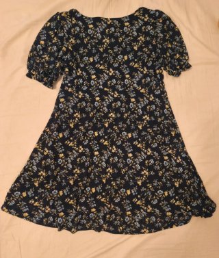 Vestido corto floral manga corta