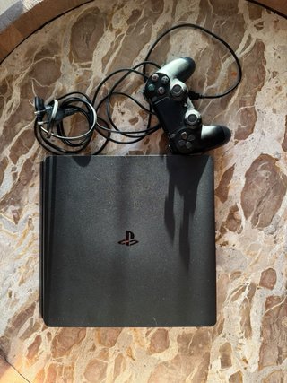 Consola PS4 Slim Negra + Mando