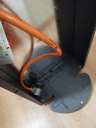 Estufa de gas butano que se recoge.