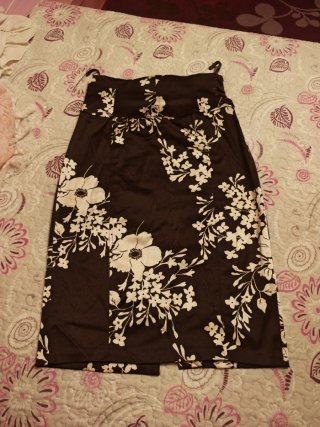 Falda midi tubo floral marrón S