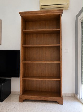Estantería de madera marrón, de madera maciza