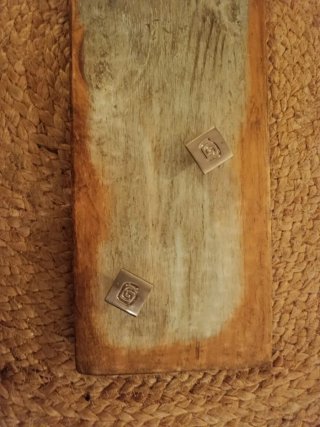 Perchero de madera y yute