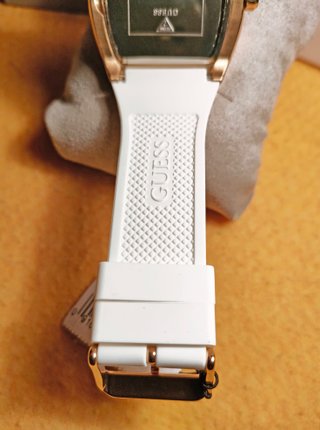 Reloj GUESS Phoenix nuevo, correa de caucho