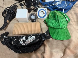 Lote de accesorios y electrónica
