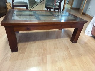 Mesa de centro de madera y cristal