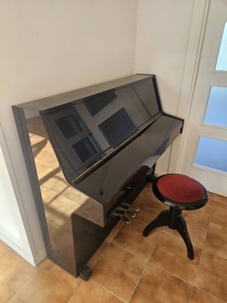 Piano Vertical Young Chang Negro