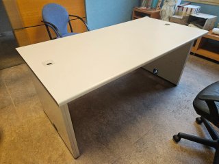Mesa de oficina beige