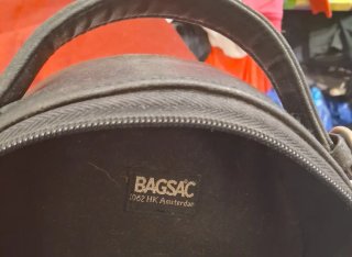 Bolso negro viaje con rosa de tela