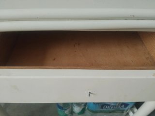 Mesa de cocina blanca de madera