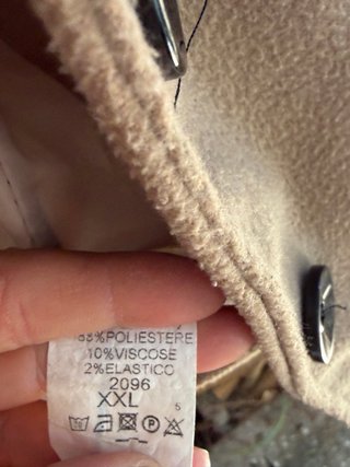 Trenca beige con botones