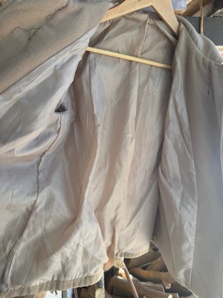 Trenca beige con botones