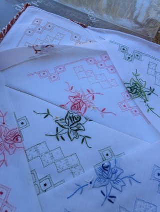 Pañuelos bordados con caja original